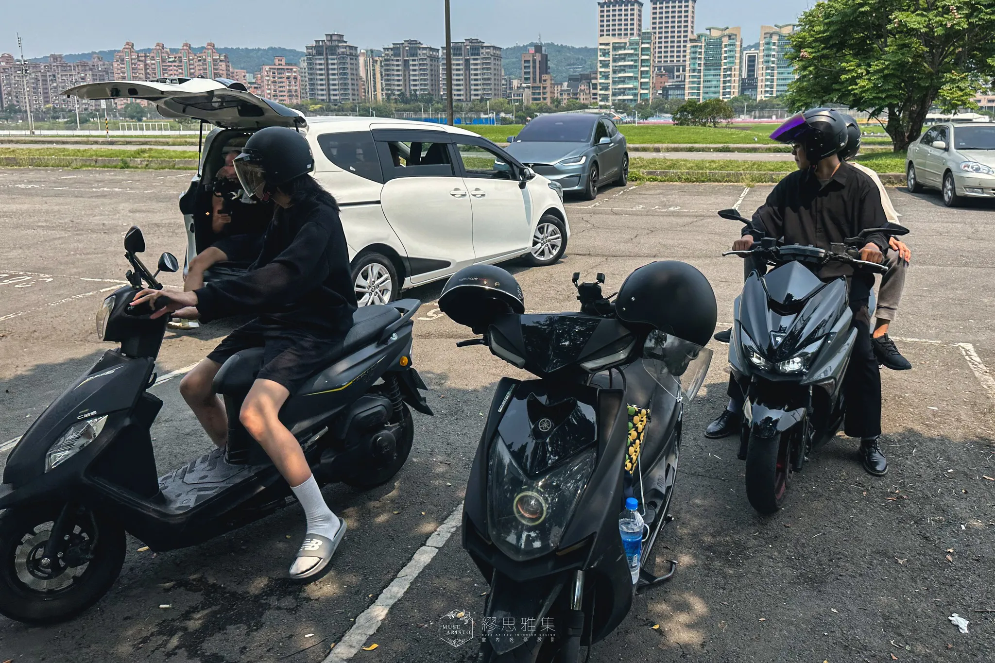 今天設計部有外務，但大早天搖地動。