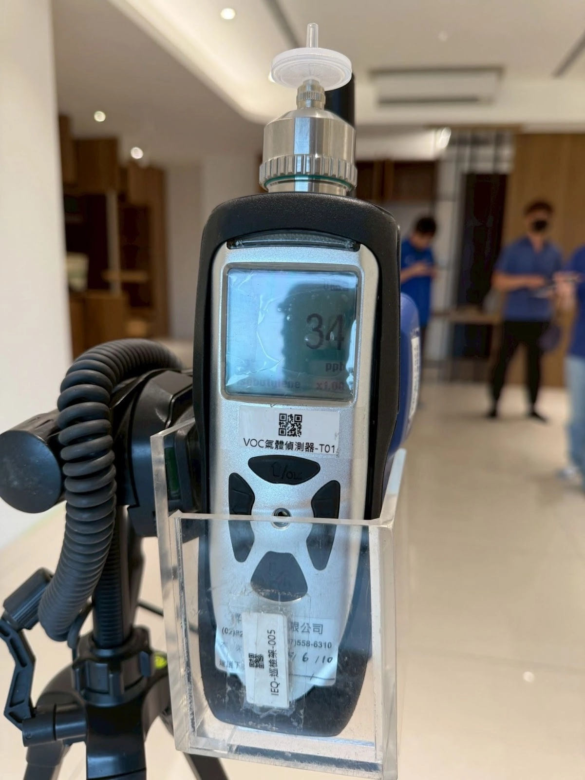 MUSE ARISTO 繆思雅集施工現場，工作團隊進行TVOC空氣品質檢測。