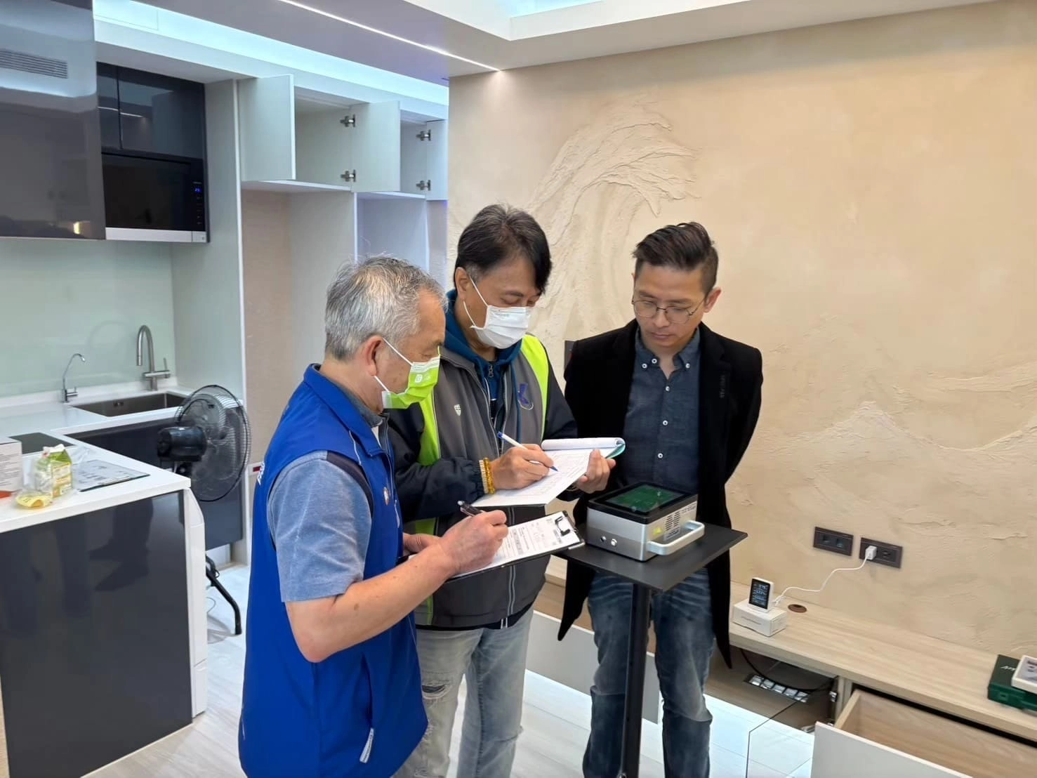 MUSE ARISTO 繆思雅集與柏新科技、GD綠裝修人員於現場進行空氣品質檢測