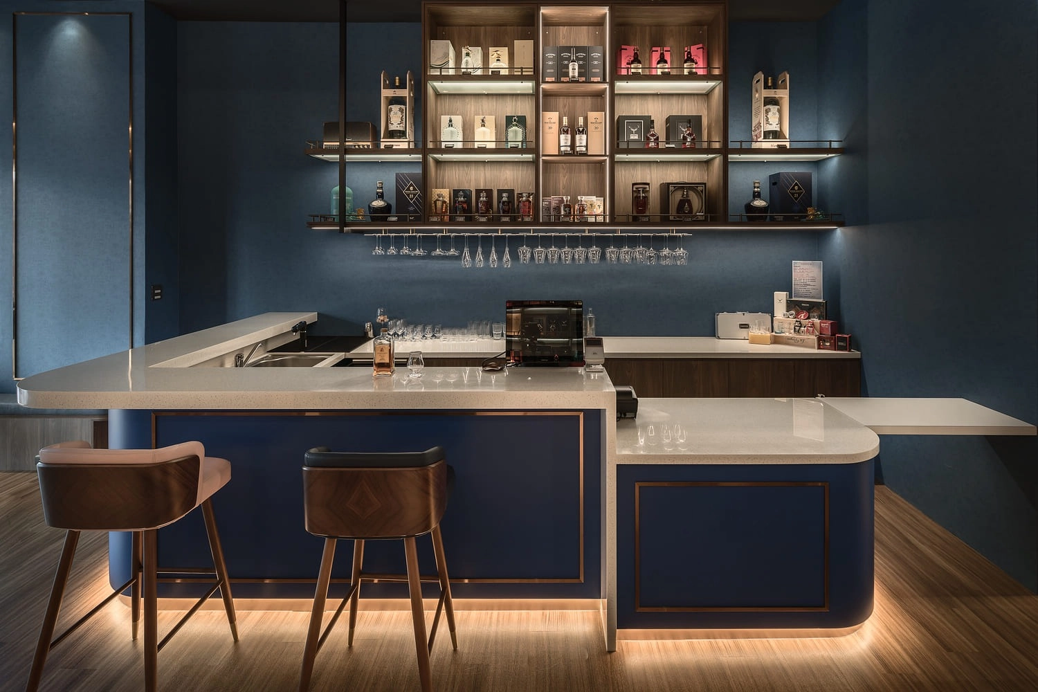 MUSE ARISTO 繆思雅集陳慕雅總監與大貓老師林敬謙完成黑松酒覓門市室內設計