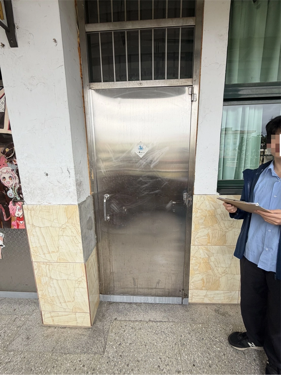 MUSE ARISTO 繆思雅集大貓老師林敬謙前往金華國中，進行學校鐵門隔熱漆相關採訪與實驗。