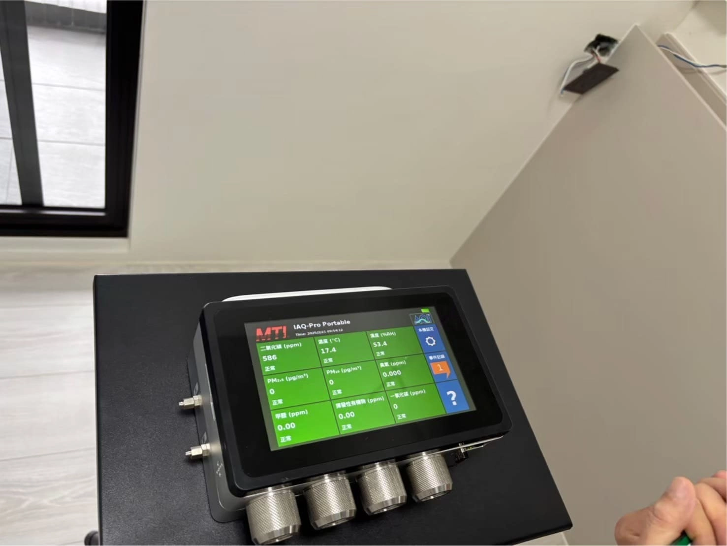 MUSE ARISTO 繆思雅集團隊於現場與柏林科技、GD綠裝修人員進行空氣品質檢測