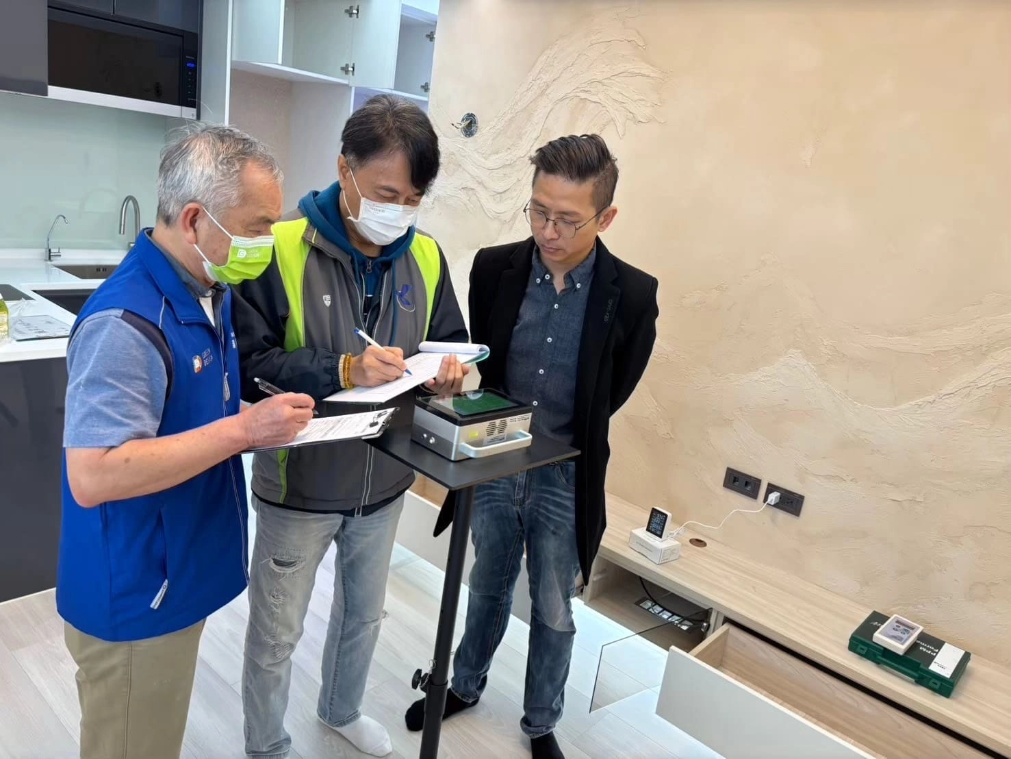 MUSE ARISTO 繆思雅集大貓老師與GD綠裝修認證人員進行空氣品質檢測